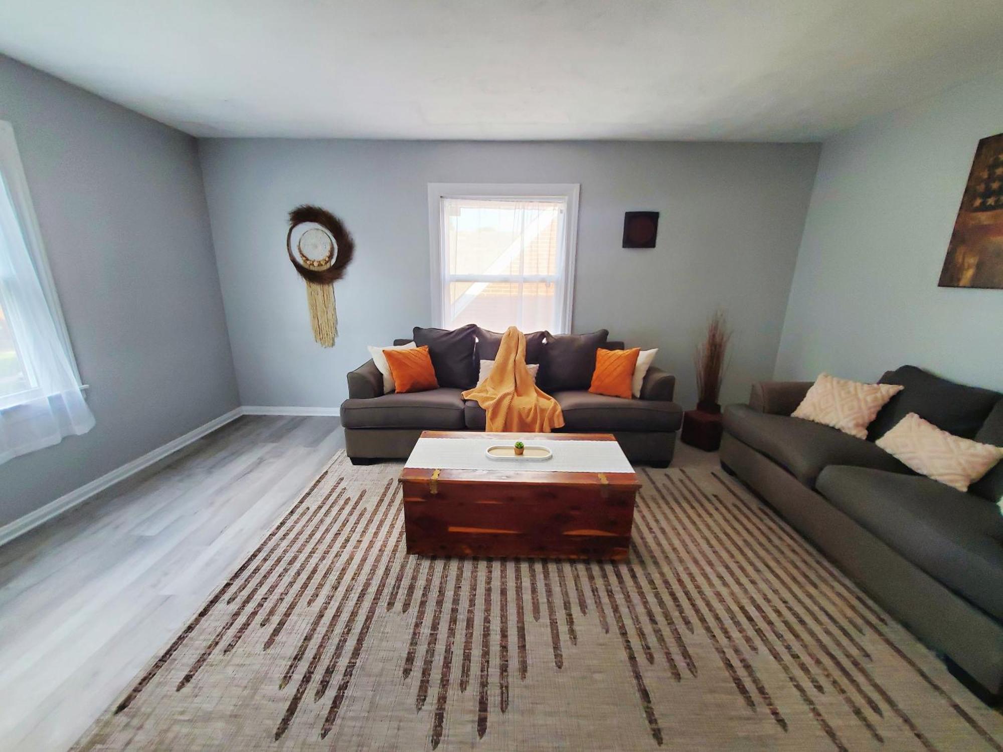 Apartment Gem King Size Bed Louisville