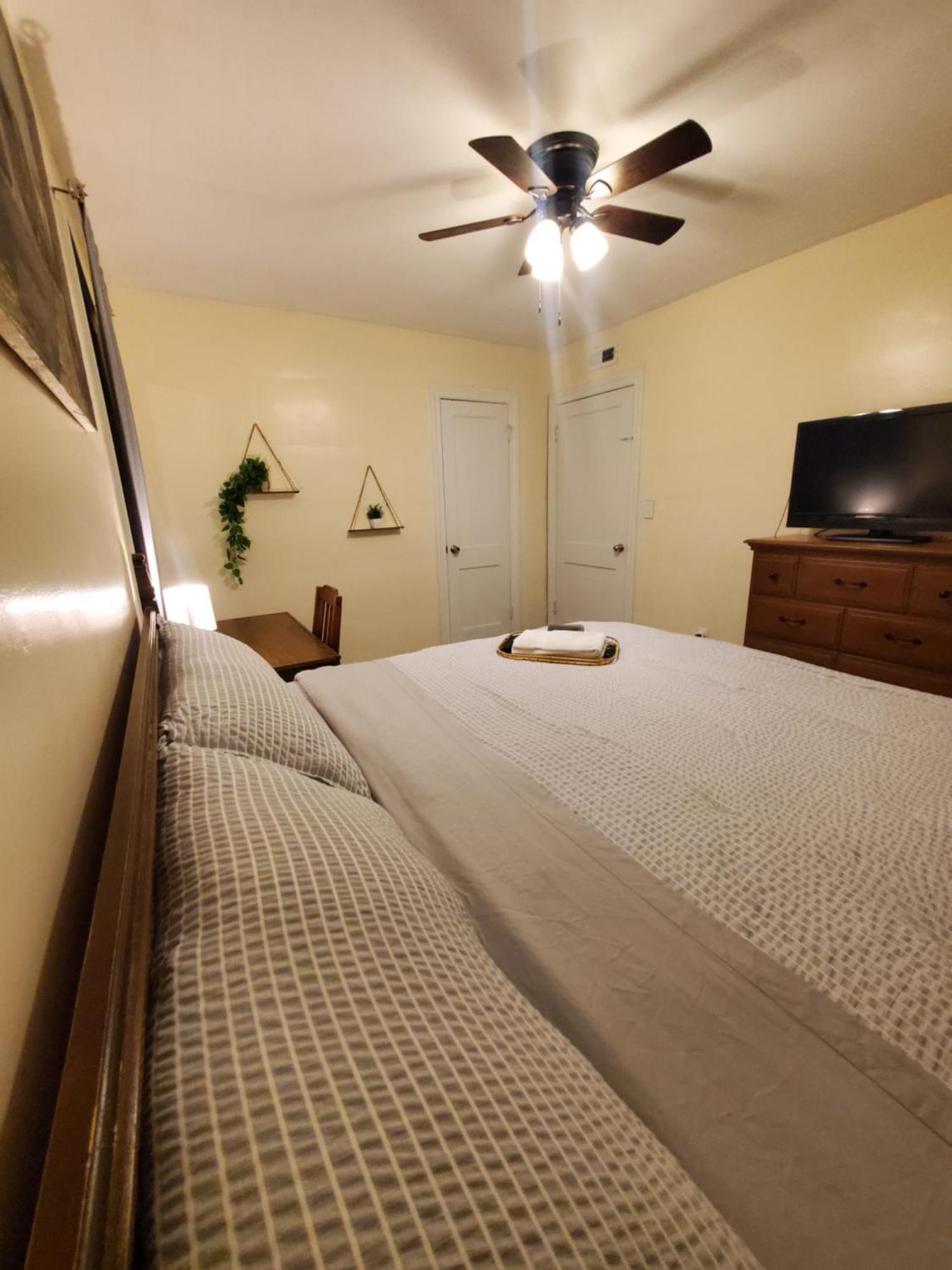Gem King Size Bed Apartment *